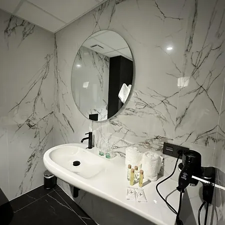 A Ladela Hotel 2*